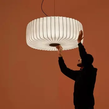 Японский ресторан Подвесной светильник Гостиная Спальня Тихая ветровая лампа Современная простая шелковая дизайнерская светодиодная люстра E27