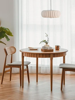 круглый стол из массива дерева, небольшой домашний обеденный стол из вишневого дерева, современный и простой бревно